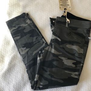 DEMOCRACY Gray Camo Skinny Ankle Pant NWT Size 8